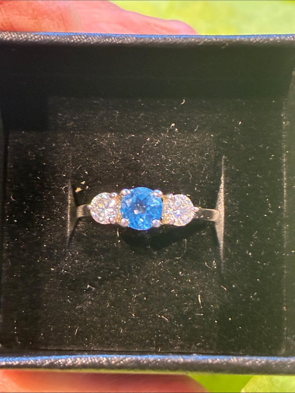 10K White Gold Oval Blue Topaz. 2 Large Accent Stones  Size 6.75
1.43 Grams
